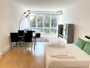 Estoril 2 & 5- Beach Side Casino Garden Studio - 3hvězdičkové hotely ve městě Estoril