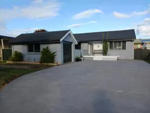 Beach and golf - Batehaven