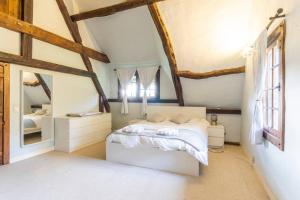 Maisons de vacances Dream 6-bedroom Villa with private tennis court : photos des chambres