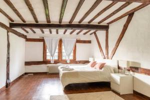 Dream 6-bedroom Villa with private tennis court