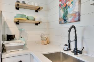 Modern Tiny Home about 5 Mi to Downtown Phoenix!