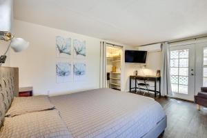 5 Mi to Dtwn Pet-Friendly Phoenix Studio with Yard