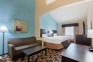 Queen Room with Two Queen Beds and Sofa Bed - Non-Smoking room in Best Western Plus Arlington North