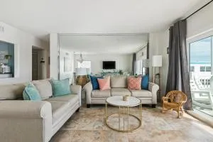 Sunrise at the Beach - 2BR Apt with Scenic Views - West Melbourne