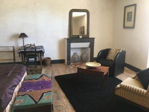 Maisons d'hotes Townhouse 26 Chambres d'Hotes Civray Hotel : Chambre Double avec Salle de Bains Privative