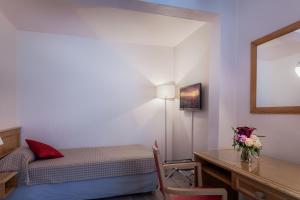 Hotels Hotel Le Compostelle : photos des chambres