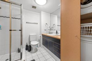 Resort Pad ~ 1Bed1BathBalcony1Car ~ 10 mins CBD