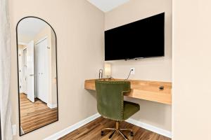 Newly Renovated Flat near Downtown Roseville