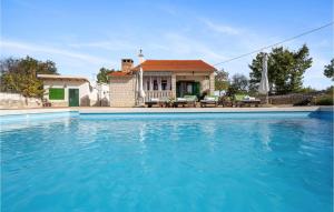 Stunning Home In Drinovci With Sauna