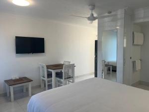 Superior Studio - Unit 4