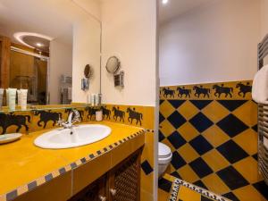 Grand appartement, skis aux pieds, 10 personnes, Courchevel 1650, parking et wifi inclus - FR-1-631-176