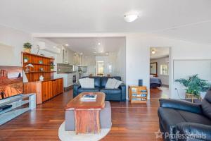 Beachfront Holiday Cottage