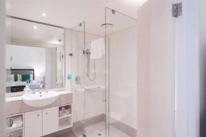 Oasis at The Beach Club: A Tropical Chic Retreat