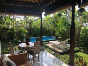 A Lush Tropical Villa in Ubud Rice Fields