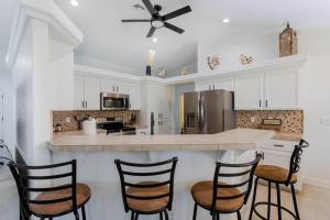 Sunset Paradise . Pool . BBQ . Smart TV . Sleeps10