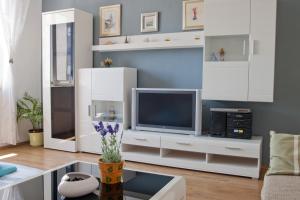 Apartment Port View-5 min from center