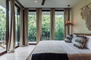 Jungle Lounge Barefoot Luxury 3BR Two Level Penthouse with Pool in Luum Zama