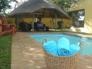 Ezulwini Guest House - Queen Room with Balcony for 2 guests in Ballito