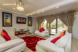 Ezulwini Guest House - Queen Room with Balcony for 2 guests in Ballito