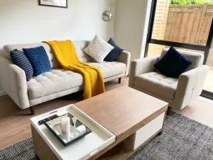 New towhouse walk to the hospital & CBD & the Lake - Frankton Junction