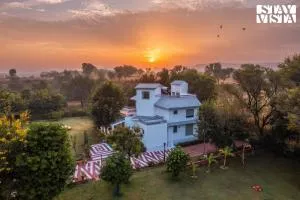 StayVista's Nature Ville - City Escape with Terrace-Balconies with View, Lawn & Gazebo - Chandwaji