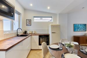 Apartment Arc de Triomphe by Studio prestige