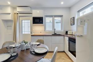 Apartment Arc de Triomphe by Studio prestige