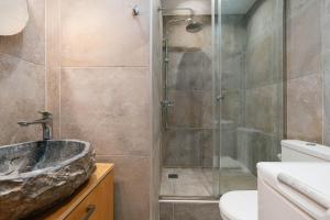 Phaedrus Living: The Emerald Studio