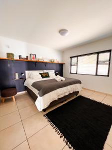 Spacious beachfront Townhouse w garage, Blouberg