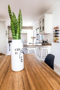 Spacious beachfront Townhouse w garage, Blouberg