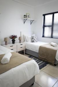 Spacious beachfront Townhouse w garage, Blouberg