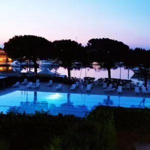 Signora Ruth - Aprilia Residence - Centro