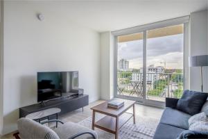 Coral Gables 2br w wd pool gym near shops MIA-84