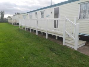 8 BERTH CARAVAN TP49 ON THE GOLDEN PALM CHAPEL ST LEONARDS