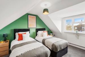Grab a Deal Today! Massive Home For Contractors & Parking for 4