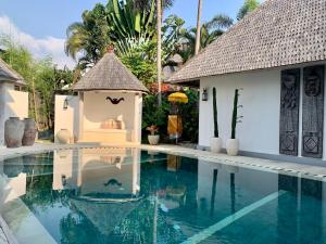 Unique 3BR Villa with Pool 5 minute walk to the Pererenan beach