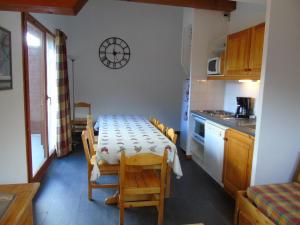 Appartements Appartement Valfrejus 8 pers, cuisine equipee, 2 sdb, animaux admis - FR-1-561-27 : photos des chambres