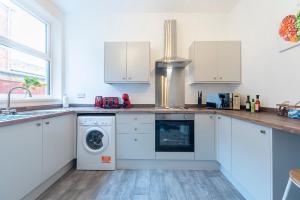 Hull Ground Floor 1 Bedroom Apt 3 beds Spacious Jesouth Striking