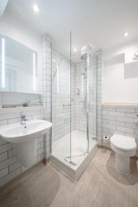 Standard Twin Room room in Innkeeper's Lodge Sandbach Holmes Chapel