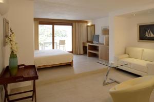 Deluxe Double or Twin Room with Sea View