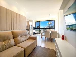 Apto NOVO, com piscina, 250m da praia