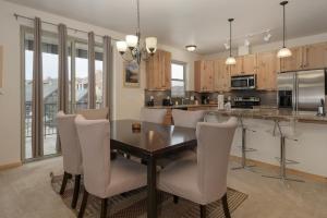 Trailhead Lodges Building 401 Unit 422