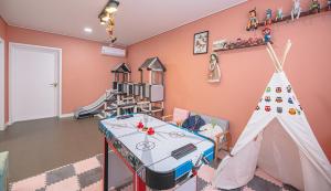 Homechee Kids Poolvilla