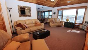 OCEANFRONT, Ocean Views, Beach Walkway, Screened Porch, SS236, Ponchos Villa