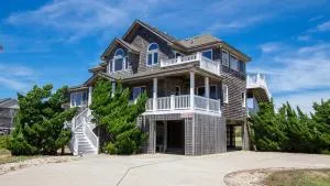 SSV124, Aint Life Grand- Oceanfront, Private Pool, Private Beach Access, Hot Tub - Sanderling