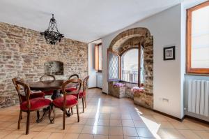 GuestHost - Le Finestre sul Corso Roomy Apartment with terrace