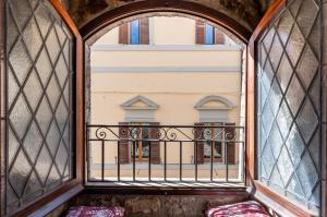 GuestHost - Le Finestre sul Corso Roomy Apartment with terrace