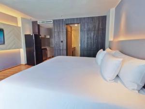 Water park Rawai Beach 200m Nai Han king bedroom