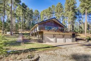Modern Lead Cabin with Private Hot Tub and Fireplace! - Hanna