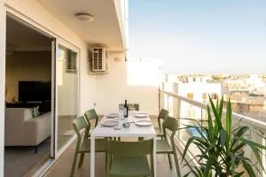 Modern 3BD Spacious Apartment with Terrace - Close to Yacht Marina - Taʼ Xbiex